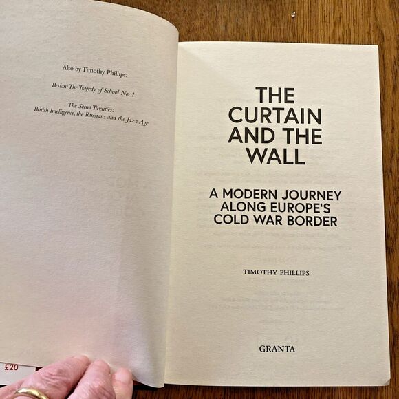 The Curtain and the Wall : A Modern Journey along Europe's Cold War Border by... - Picture 4 of 8